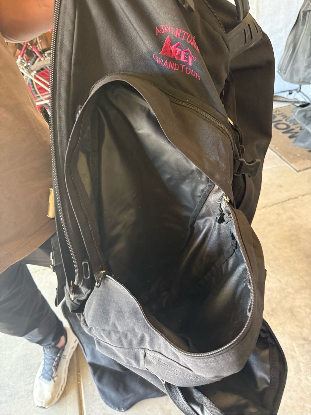 REI Grand Tour Adventure Back Pack - Picture 4 of 6